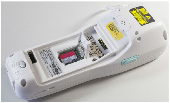 Datalogic - Memor X3 Healthcare - Plaats de microSD-kaart met de beschreven kant naar boven Plaats de microSD-kaart met de beschreven kant naar boven