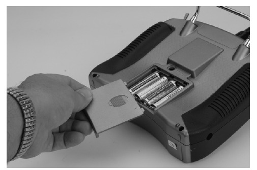 Spectrum - DX6i - Installeer AA Heavy-Duty of Alkaline batterijen Installeer AA Heavy-Duty of Alkaline batterijen