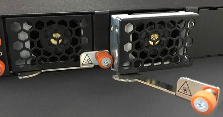 SonicWALL - NSa-serie - De systeemventilator verwijderen uit het apparaat De systeemventilator verwijderen uit het apparaat