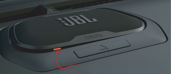 JBL - Toyota Flex - De unit in het dock plaatsen De unit in het dock plaatsen