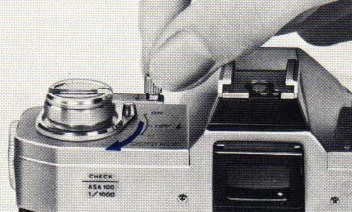 Canon - FTb - Film terugspoelen - Stap 2 Film terugspoelen - Stap 2