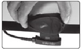 DE HEADSET BEVESTIGEN AAN DE HELMKLEM