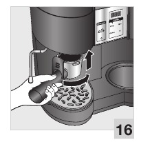 De portafilter in de machine plaatsen