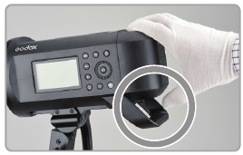 Batterijpakket omlaagduwen
