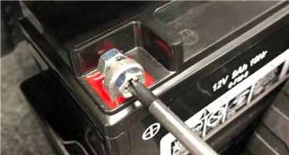 DE BATTERIJ AANSLUITEN - Stap 1
