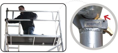 De dubbele leuning op de verticale buis van het leuningframe plaatsen