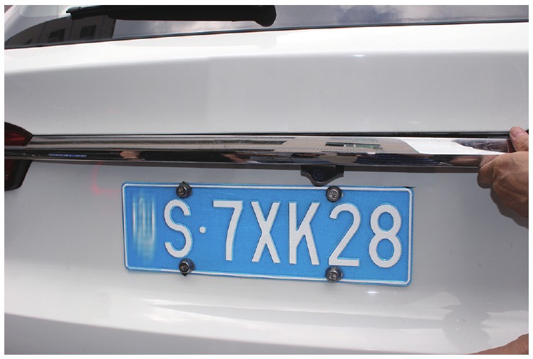 Installatie van de achteruitkijkcamera - Stap 4