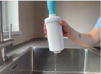 De PF-2 filterelementen primen met de universele primer - Stap 10