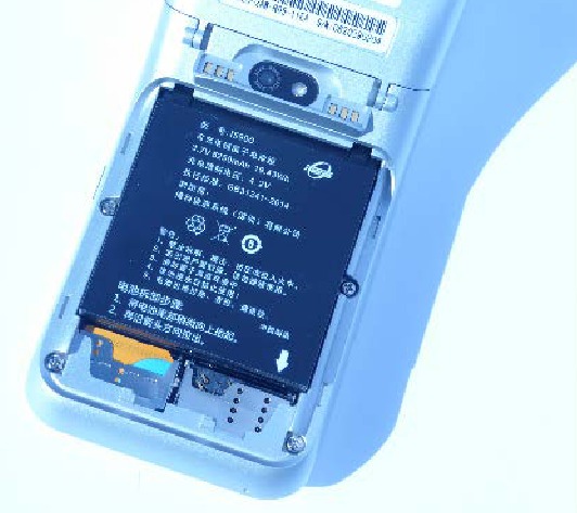 Een simkaart installeren - Stap 4 - Batterij opnieuw installeren