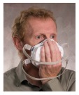 Plaats het masker over neus en mond