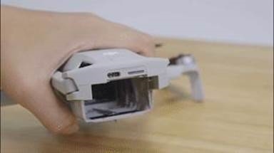 De batterij installeren