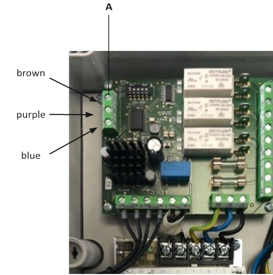 Elektrische aansluiting van de knop