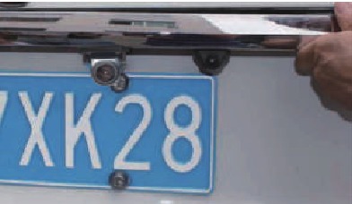 Installatie van de achtercamera - Stap 3 - De kabel verbergen