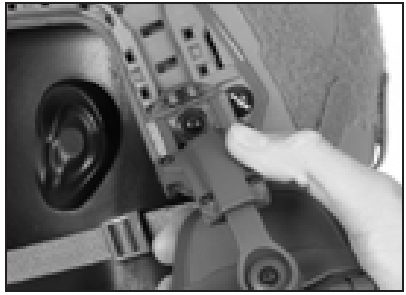 De headset aan de helm bevestigen - Stap 3