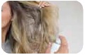 Fixeren van de krullen met haarspray