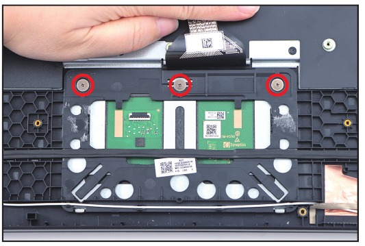 Touchpadmodule verwijderen - Stap 3