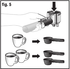 Espressokoffie in de filterhouder doen