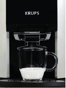 Plaats de kop onder de koffietuiten