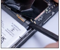 Pas op dat u de batterij niet doorboort met scherpe gereedschappen