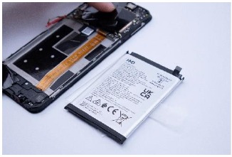 Demontage - Til de batterij uit de telefoon - Stap 2