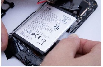 Demontage - Til de batterij uit de telefoon - Stap 1