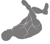 Persoon die liggende figuur vier uitvoert.