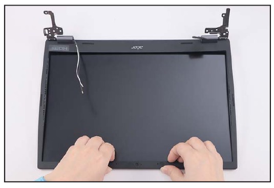 LCD-omlijsting verwijderen - Stap 4