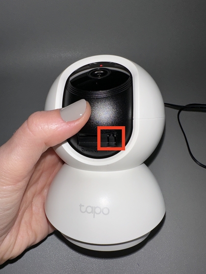 Locatie van de resetknop op de Tapo C200-camera
