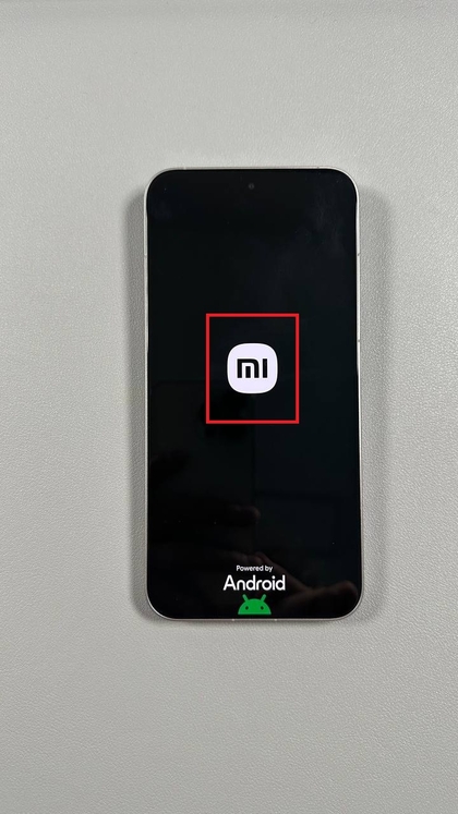 Xiaomi 15T Pro herstart met logo op het scherm