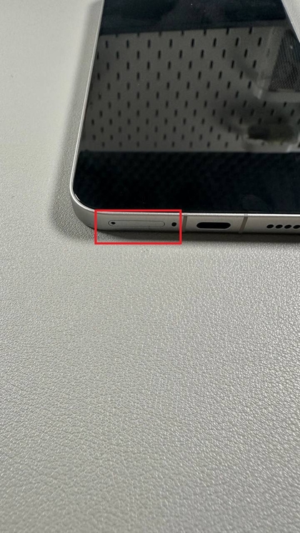 Xiaomi 15T Pro sleuf aan de onderkant