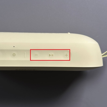 Audiobedieningsknoppen op de Bose SoundLink Flex II.