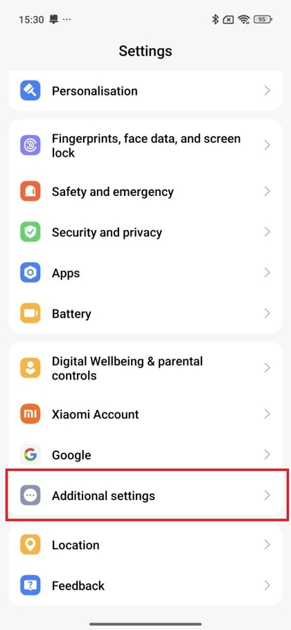 Xiaomi 15T Pro startscherm met Instellingen-icoon