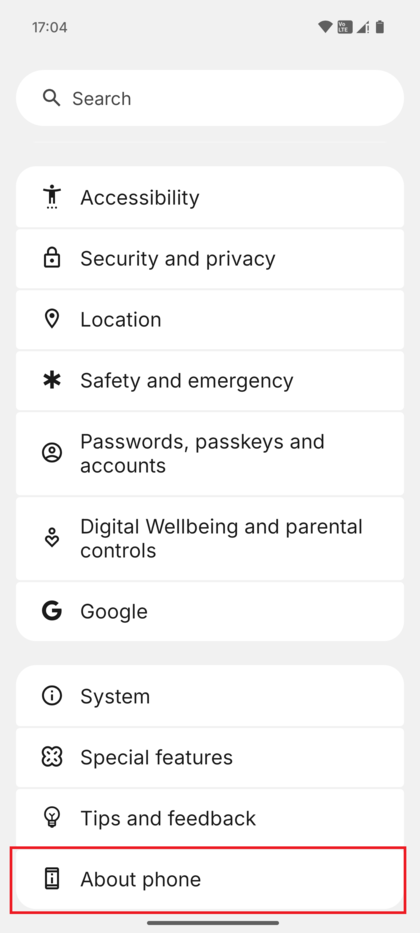 Screenshot van de onderkant van het menu Instellingen met de optie 'Over de telefoon' gemarkeerd.