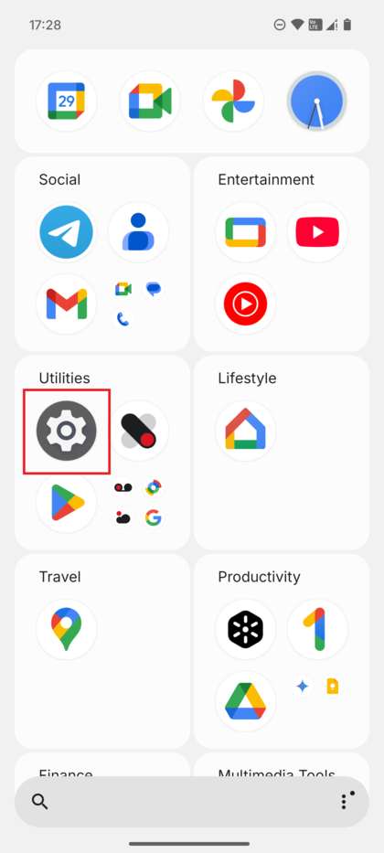 Screenshot van het startscherm van de Nothing Phone (3) met het pictogram van de app Instellingen gemarkeerd.