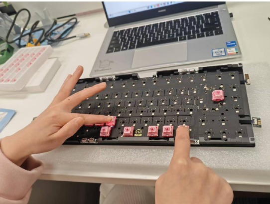 PCB testen - Draadloze functionaliteit van 2,4 GHz testen