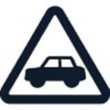 Afbeelding van een persoon die een auto bestuurt