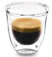 Kleine 1 of 2 oz. shot van onder druk gezette espresso met ongeveer 1 eetlepel fijn gemalen koffie.