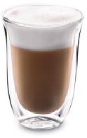 Een dubbele espressoshot overgoten met gestoomde melk om te vullen; een verhouding van 2:1 melk tot espresso is typisch.