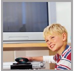 Foto van de achterkant van een oude tv