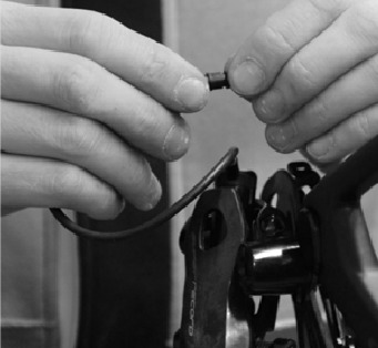 Kabelgeleiding frame & reminstallatie - Stap 11