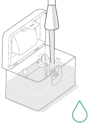 De schoonwatertank bijvullen met water