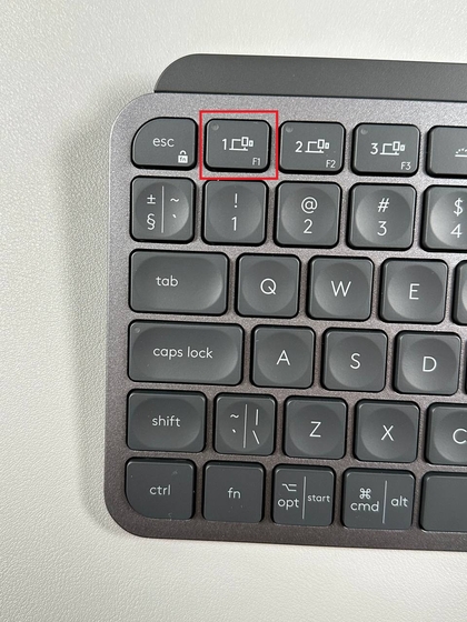 Kanaaltoets 1 knippert op Logitech MX Keys Mini-toetsenbord