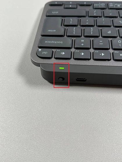 Aan/uit-schakelaar op Logitech MX Keys Mini-toetsenbord
