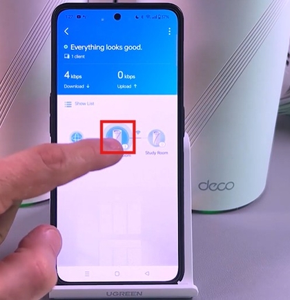 Screenshot van het selecteren van een Deco-apparaat en het tikken op het menu met drie stippen