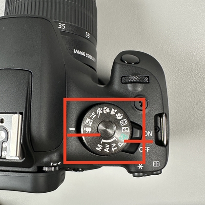 Canon EOS 2000D aan/uit-knop en modusknop