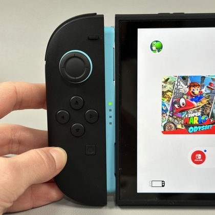 JoyCons bevestigd aan Nintendo Switch 2