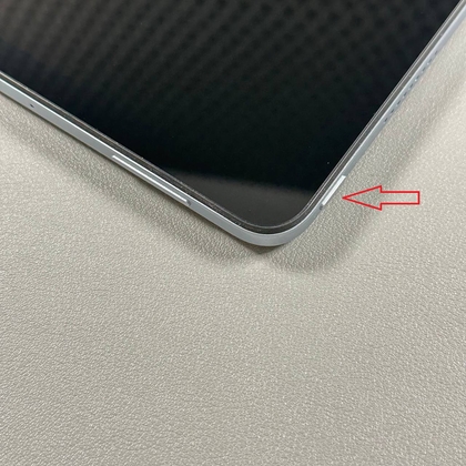 De aan/uit-knop indrukken om de Xiaomi Redmi Pad Pro aan te zetten
