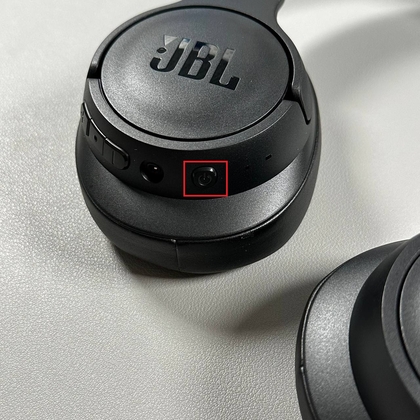 Aan/uit-knop op JBL Tune 720BT