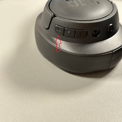 Knoppen voor nummers overslaan op JBL Tune 720BT