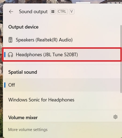 Selectie van audio-uitvoer met JBL Tune 520BT